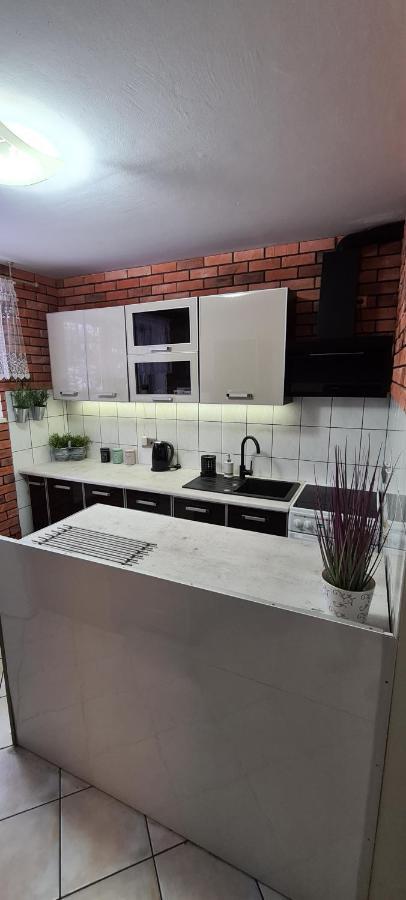 Quiet Basement Apartment 포즈난 외부 사진